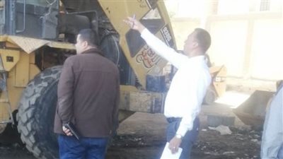 رئيس حي شرق أسيوط يتفقد جاهزية المعدات بالحملة الميكانيكية
