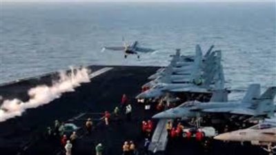  الحوثيون يعلنون الاشتباك مع حاملة طائرات أمريكية في البحر الأحمر
