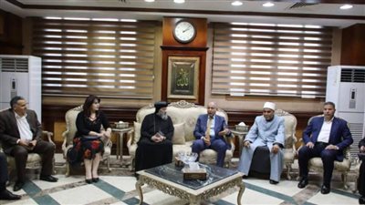 محافظ المنيا يستقبل وفد بيت العائلة المصرية ويؤكد على ترسيخ قيم التعايش والتلاحم الوطني