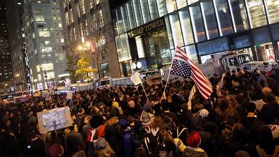 مظاهرة حاشدة احتجاجًا على سياسات ترامب في أمريكا