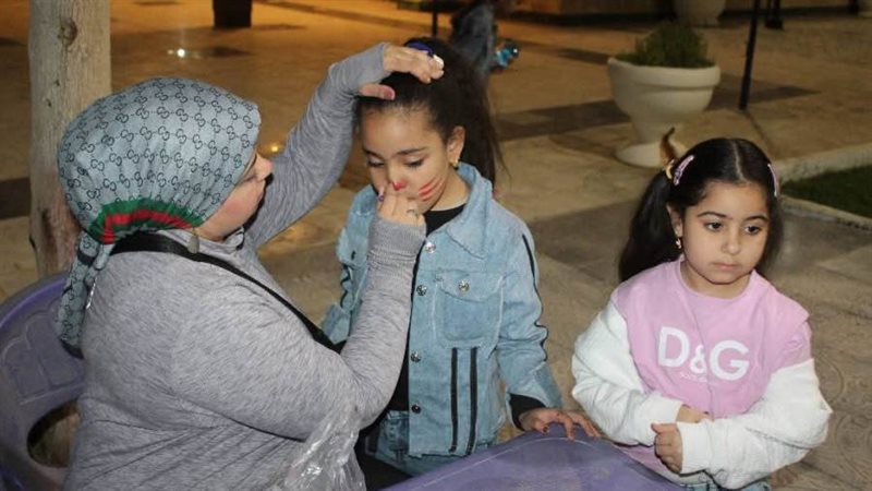 تلوين وجوه الأطفال