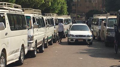 أزمة مرور طارئة بموقف الأقاليم بأسوان والسيطرة على الموقف
