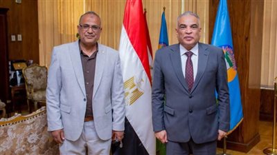 الأمين المساعد للشؤون المالية بجامعة طنطا يهنئ رئيس الجامعة بعد صدور قرار جمهوري بتعيينه