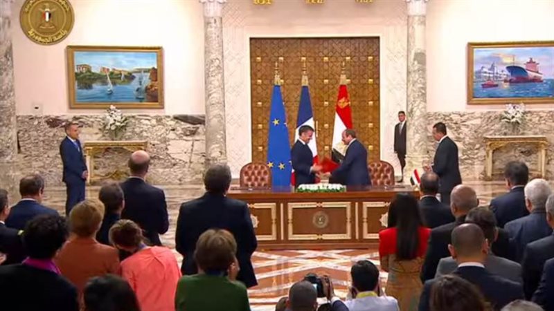 السيسي وماكرون يوقعان