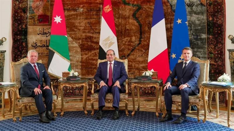 جانب من القمة الثلاثية