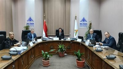 رئيس جامعة بنها يترأس لجنة اختيار عميد كلية الهندسة بشبرا 