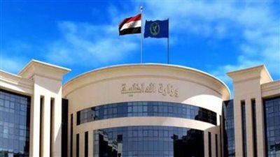 ضبط المديرة المسؤولة عن كيان تعليمي «بدون ترخيص» بالقاهرة لقيامها بالنصب على المواطنين