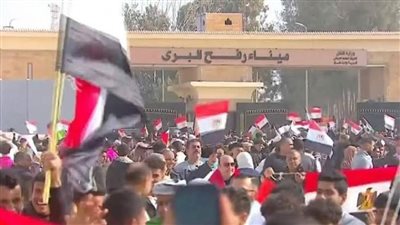 «سياسيون»: زيارة ماكرون «للعريش» تؤكد دعم فرنسا للجهود المصرية لوقف الحرب ورفض تهجير الفلسطينيين