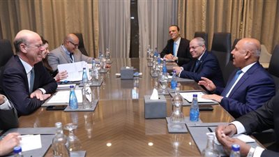 كامل الوزير يلتقي وزير الاقتصاد والمالية والسيادة الصناعية والرقمية الفرنسي