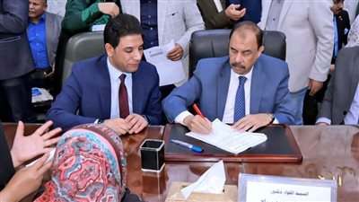 محافظ سوهاج يعقد اللقاء الجماهيري الأسبوعي لبحث مطالب المواطنين وحل مشكلاتهم