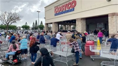 الأمريكيون يخزنون السلع الأساسية بسبب تعريفات ترامب الجديدة