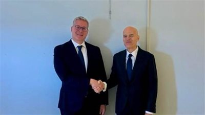  وزير البترول والثروة المعدنية  يعقد جلسة مباحثات  مع الرئيس التنفيذي لشركة إيني الإيطالية