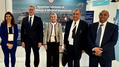 المهندس كريم بدوي  يتفقد جناح قطاع البترول المصري بإيطاليا