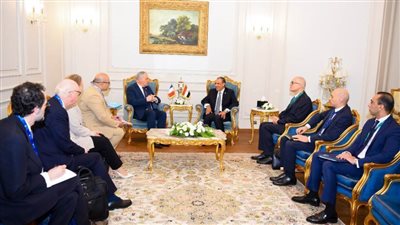 وزير الخارجية يستقبل وزير الدولة بوزارة الداخلية الفرنسية 