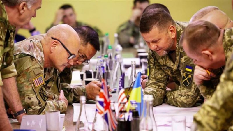 زالوزني وقادة عسكريين