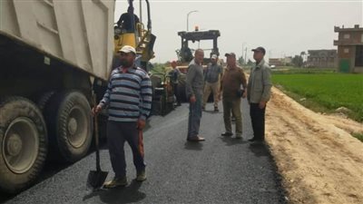 لتحسين جودة حياة المواطنين.. رصف طريق مصرف ساسون بأبوحمص بطول 7130م 