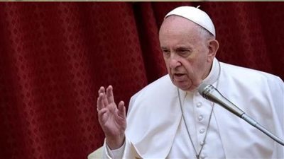 بابا الفاتيكان يقوم بزيارة مفاجئة لكاتدرائية القديس بطرس بعد استقبال ملك بريطانيا