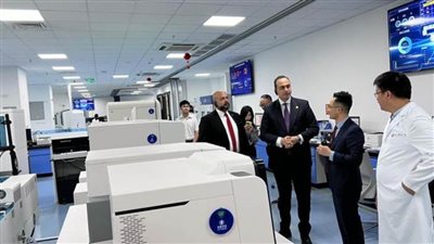  رئيس الرعاية الصحية يتفقد كبرى المستشفيات والشركات الصينية الرائدة في المجال الصحي