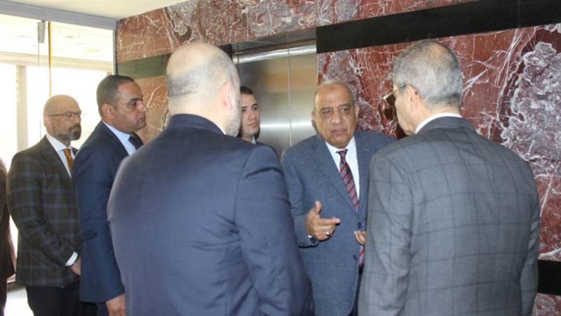 وزير الكهرباء خلال