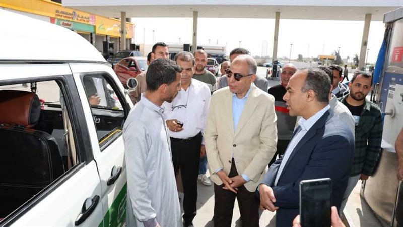 محافظ المنيا خلال