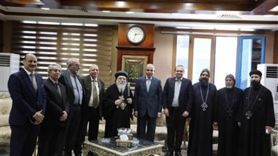 محافظ المنيا يلتقي الأنبا ديمتريوس لبحث عدد من الملفات المهمة بمركزي ملوى وديرمواس