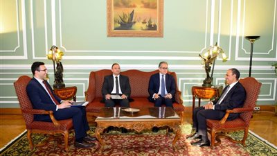 وزير الخارجية يبحث مع المرشح المصري لمنصب مدير عام اليونسكو خطة التحرك المستقبلية لحملة الترشيح