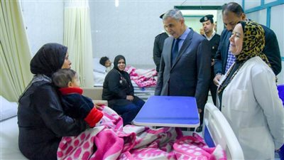 محافظ الإسكندرية يطمئن على حالة الأطفال الثلاثة الناجين من العقار المنهار باللبان