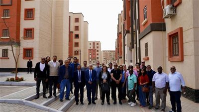 وزير الإسكان يتابع موقف تنفيذ وحدات 