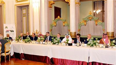 وزير الإسكان يُشارك في جلسة حوارية لوفد الغرف التجارية السعودية ومجلس الأعمال السعودي المصري