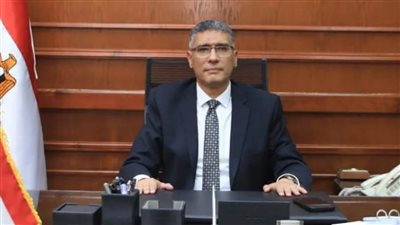 محافظ الجيزة يوجه بالمتابعة الميدانية لمواقف السرفيس والتزام السائقين بالتعريفة الجديدة