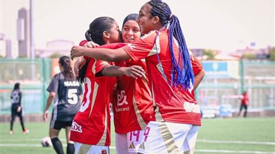 كرة القدم النسائية.. 