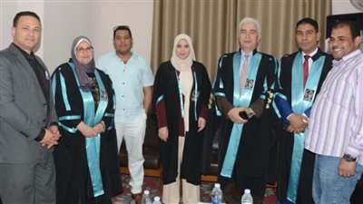 باحثة تحصل على الماجستير عن 