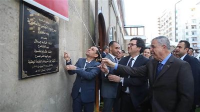 وزير الثقافة ومحافظ الإسكندرية يفتتحان 