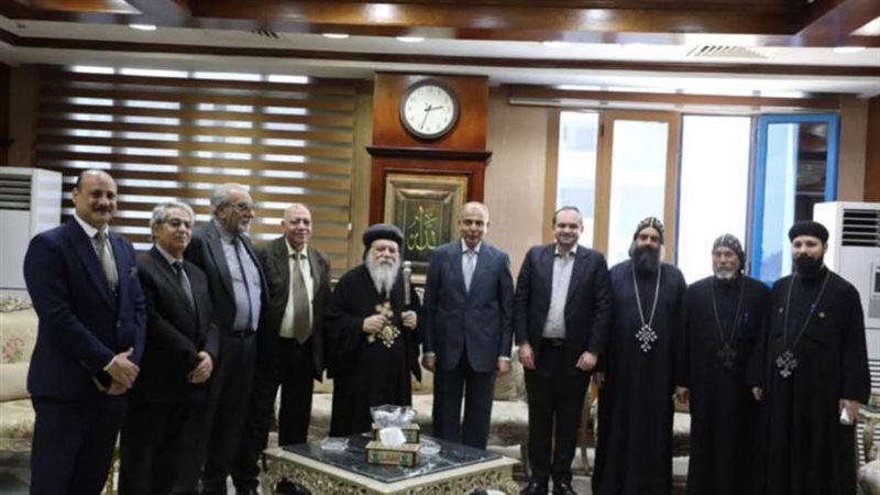 محافظ المنيا خلال