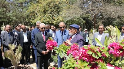 تزامنا مع احتفالات أعياد الربيع محافظ المنيا ورئيس الجامعة يفتتحان معرض بهجة الربيع بكلية الزراعة