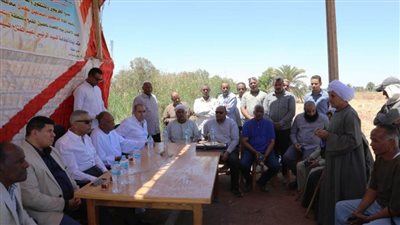 محافظ أسوان يناقش مطالب مزارعى وادي النقرة