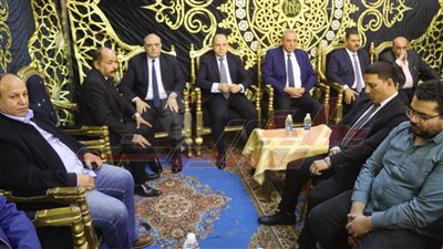محافظ كفر الشيخ يقدم واجب العزاء في والدة رئيس مدينة سيدي سالم