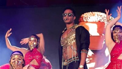  محمد رمضان يثير الجدل بإطلالة تشبه بدلة الرقص