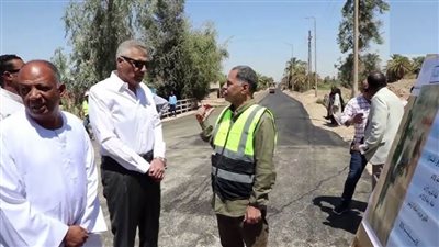 محافظ أسوان يتابع المشروع المتكامل لرصف الطريق الدائري بنصر النوبة بتكلفة 85 مليون جنيه