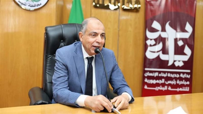 محافظ المنيا خلال