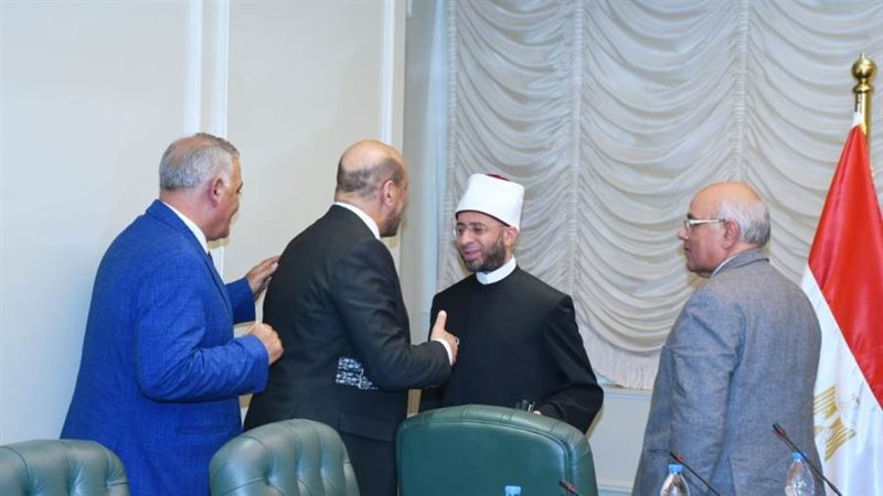 وزير الأوقاف مع النواب