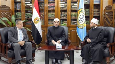 وزير الأوقاف ورئيس هيئة ضمان الجودة يقدمان واجب العزاء لرئيس جامعة الأزهر في وفاة والده