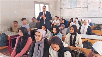 بالصور.. وكيل تعليم الغربية يتابع العملية التعليمية والانضباط الإداري فى مدارس السنطة