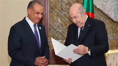 وزير الخارجية يسلم رسالة خطية من رئيس الجمهورية إلى نظيره الجزائري