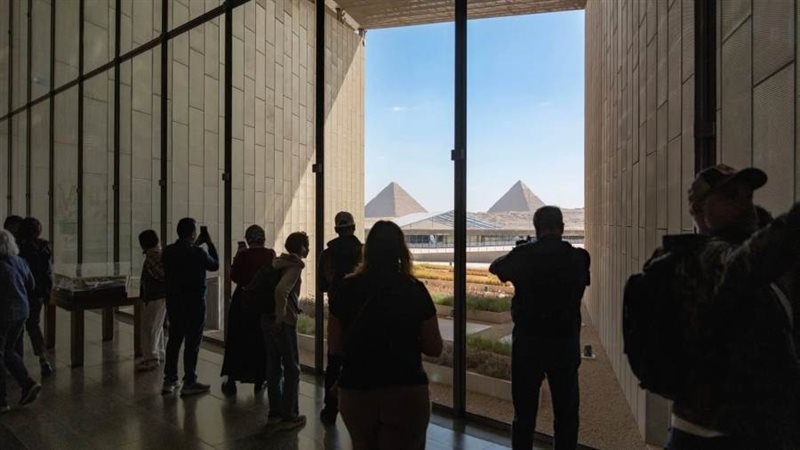 مشاهدة الأهرامات