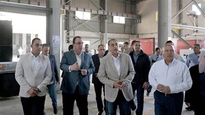 رئيس الوزراء يتفقد مجموعة مصانع شركة التوكل للصناعات الحديدية بالعاشر من رمضان