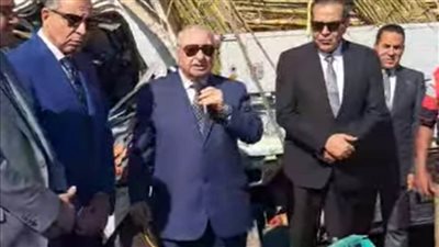 محافظ المنيا يتفقد موقع حادث ملوي ويطمئن على حالة المصابين