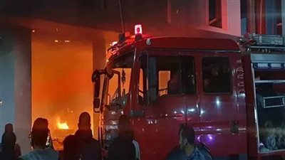 ماس كهربائى وراء حريق محل كشرى في العبور