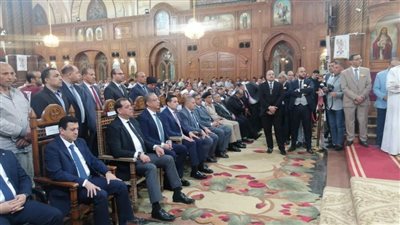 الآلاف يؤدون صلاة عيد القيامة المجيد بكنيسة مار جرجس بالفيوم