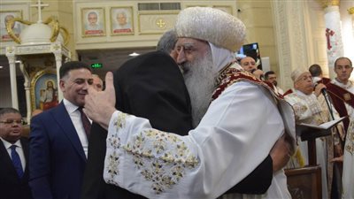  بالصور.. محافظ الغربية يشارك الأقباط احتفالات عيد القيامة بمطرانية مار جرجس